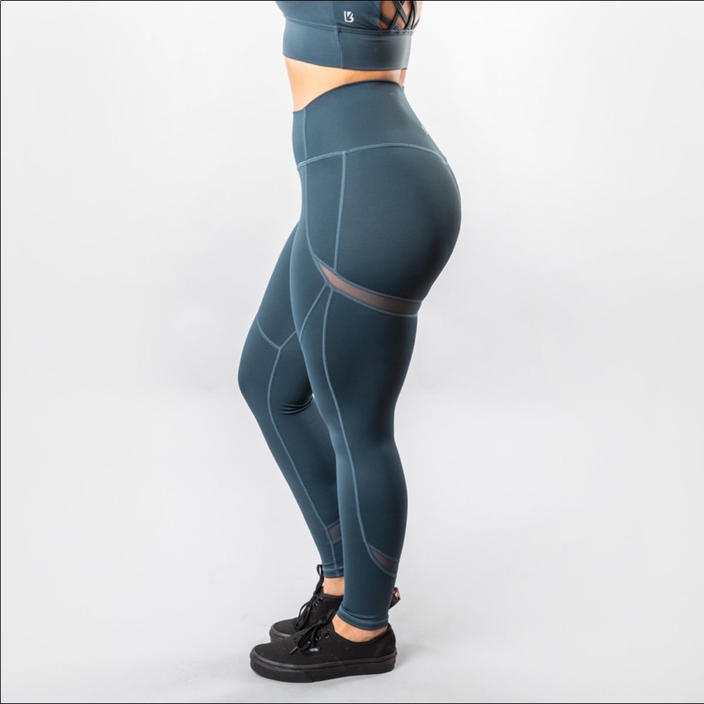 NWT BuffBunny Cheeky Leggings - L - Forest